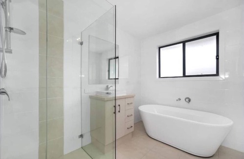 Maraylya House | Maraylya Affordable Modern 7 Br Home + Parking