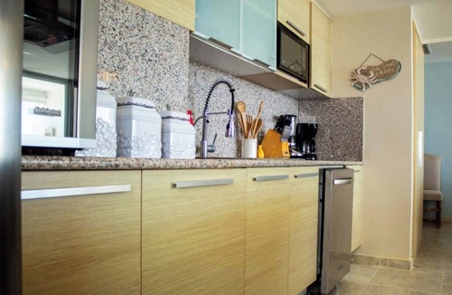 Villas Del Mar Apartment | @Marbella 3BR | 11th Floor| Beachfront| View