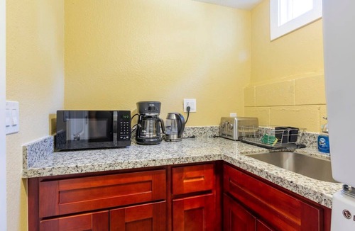 Northside Apartment | @ Marbella Lane - 2BR Home LwrLvl 11-Min to Levi's