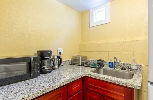 Northside Apartment | @ Marbella Lane - 2BR Home LwrLvl 11-Min to Levi's
