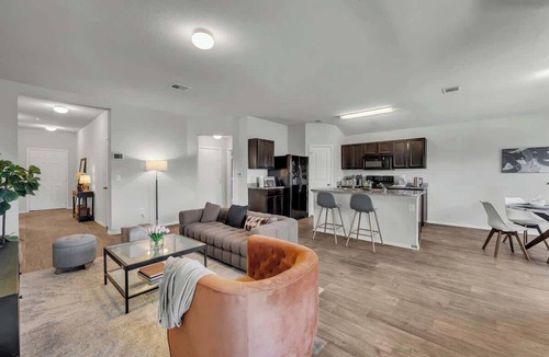 Austin Cottage | Marbella Lane - 3BR Pristine Home in Austin TX