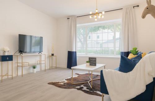 Union City House | @ Marbella Lane - 4BR Alluring Home