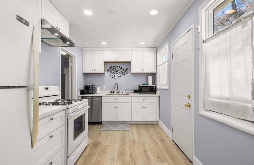 Cambrian Park House | Marbella Lane - Alluring & Spacious 3BR Home