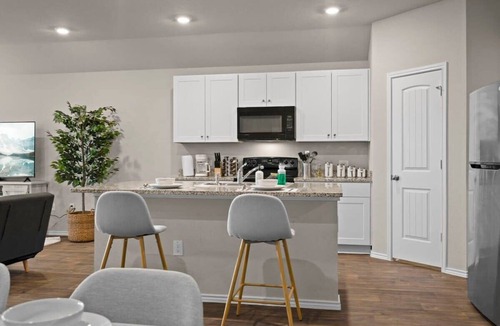 Austin Cottage | Marbella Lane - Amazing 4BR Lakeview Home