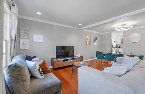 Sharp Park House | Marbella Lane - Buckingham Place Laundry P