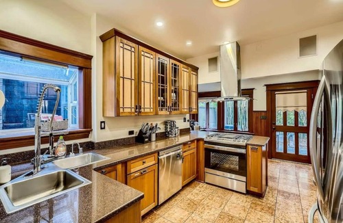 Broadway House | @ Marbella Lane - Charming Capitol Hill 4BR