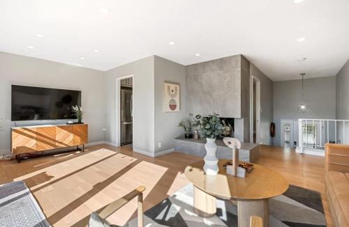 Park Pacifica House | Marbella Lane - Chic Abode w Mountain Skyline