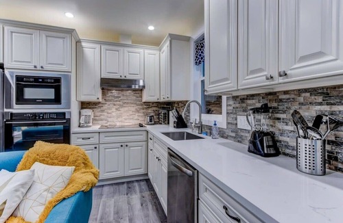 North Central House | Marbella Lane Cozy 2BR Studio Duplex Home