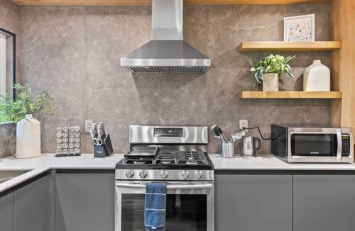 Hathaway House | @ Marbella Lane - Modern 3BROasis 15-Min to Levi's