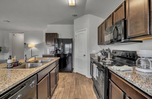 Austin Cottage | @ Marbella Lane - Polished 3BR Home in Austin TX