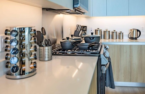 Waterfront Apartment | @ Marbella Lane - Sleek Corner Ocean View