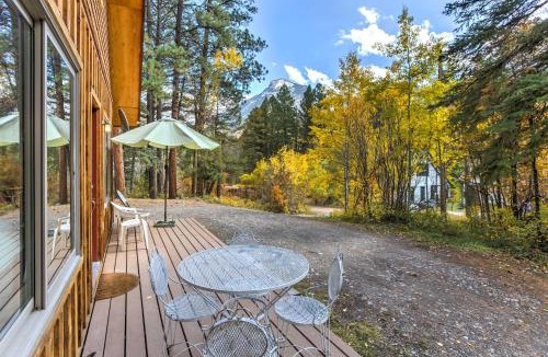 Marble House | 'Marble Hideaway' Cabin w/Mountain Views + Deck!