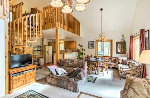 Marble House | 'Marble Hideaway' Cabin w/Mountain Views + Deck!