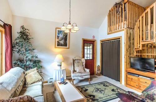 Marble House | 'Marble Hideaway' Cabin w/Mountain Views + Deck!