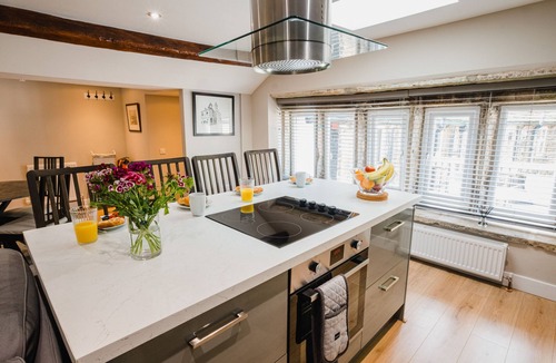 Marsden Apartment | March Haigh, Apartment