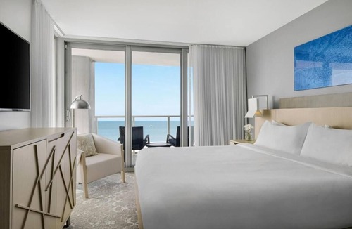 Marco Island Resort | Marco Island - Beautiful Marriott's Crystal Shores Resort