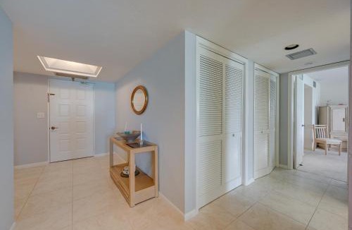 Marco Island House | Marco Island Condo w/Ocean Views + Resort Perks!