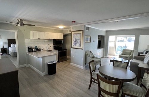 Marco Island Hotel | Marco Island Lakeside Inn