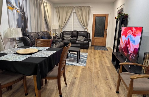 Houston House | Marcy's Garden Centrally-located. 5 mins to downtown, EADO & the Heights.