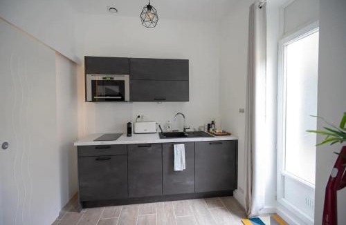 Richebourg - Saint-Clement Apartment | Marechal's Studio near train station & downtown