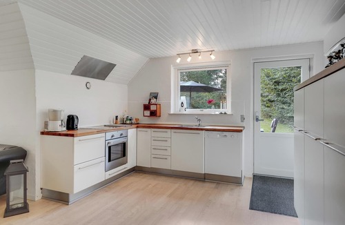 Henne House | Maren's Hus - Three Bedroom House, Sleeps 5