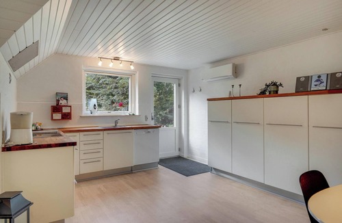 Henne House | Maren's Hus - Three Bedroom House, Sleeps 5