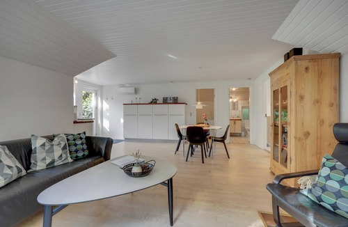 Henne House | Maren's Hus - Three Bedroom House, Sleeps 5