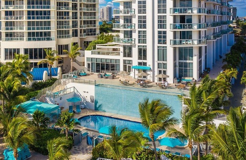 Sunny Isles Beach Resort | Marenas Oceanfront Penthouse