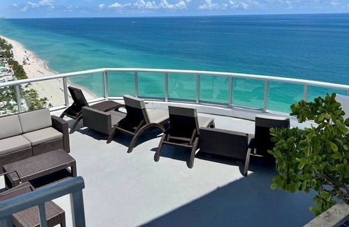 Sunny Isles Beach Resort | Marenas Oceanfront Penthouse