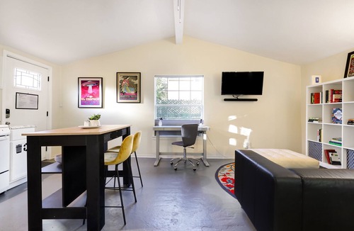 Government Hill House | Marfa - A Birdy Vacation Rental