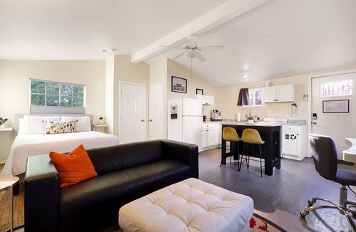 Government Hill House | Marfa - A Birdy Vacation Rental