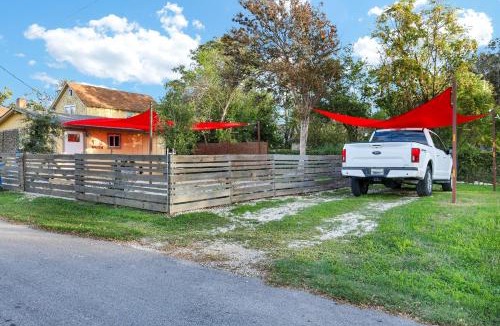 Government Hill House | Marfa - A Birdy Vacation Rental