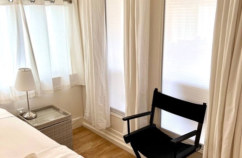 Marfa House | Marfa House El Balcon, in the heart of Marfa with direct balcony access