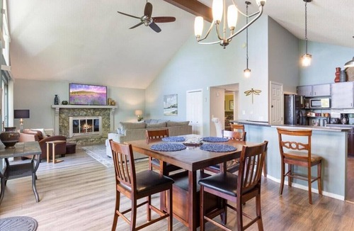 Osage Beach House | Margaritaville Family House Next to Pool