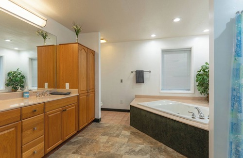 Osage Beach House | Margaritaville Lakefront | Sleeps 16 | Resort Pools/Budget-friendly big group getaway