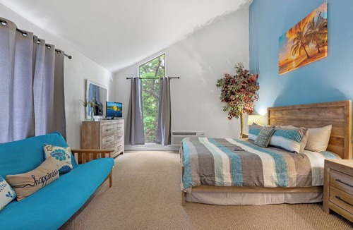 Osage Beach House | Margaritaville Lakefront | Sleeps 16 | Resort Pools/Budget-friendly big group getaway