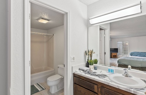 Osage Beach Cottage | Margaritaville - Private Suite w/TV, extra couch!
