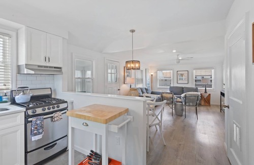 Margate City Apartment | Margate Bungalow by the Beach II