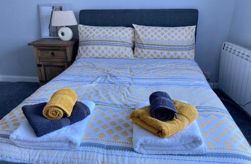 Margate Apartment | Margate flat, great garden, close old town & beach