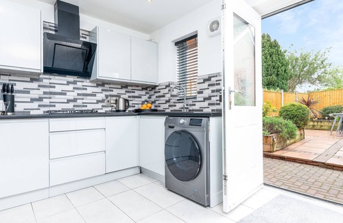 Sneinton House | Marham close 3 bed apartment