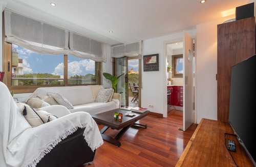 Platja d'Aro Apartment | Maria Beach Apartment with Sea View, Wi-Fi, and Air Conditioning