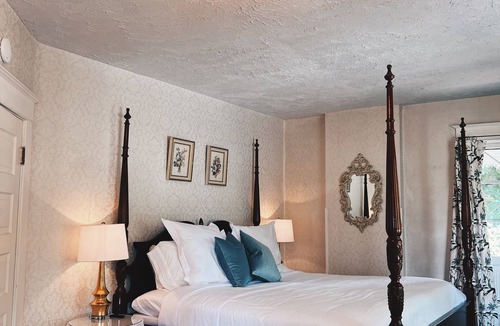 Logan Bed & Breakfast | Marianna Stoltz House