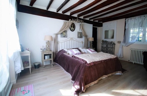 Suzay Bed & Breakfast | “Marie Antoinette” Guest Room with Breakfast, Pool, Private Terrace and Wi-Fi