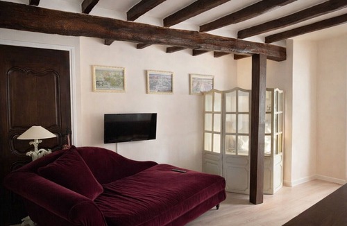 Suzay Bed & Breakfast | “Marie Antoinette” Guest Room with Breakfast, Pool, Private Terrace and Wi-Fi