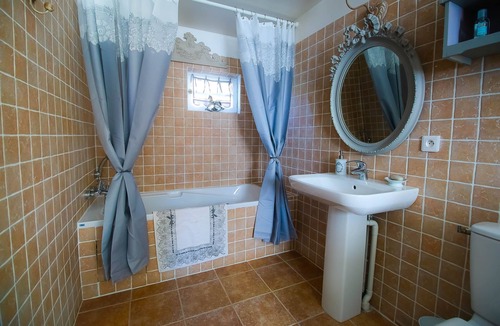 Suzay Bed & Breakfast | “Marie Antoinette” Guest Room with Breakfast, Pool, Private Terrace and Wi-Fi