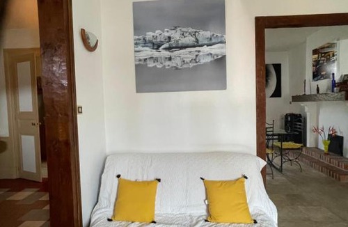 Sully-sur-Loire Villa | Marie Galante