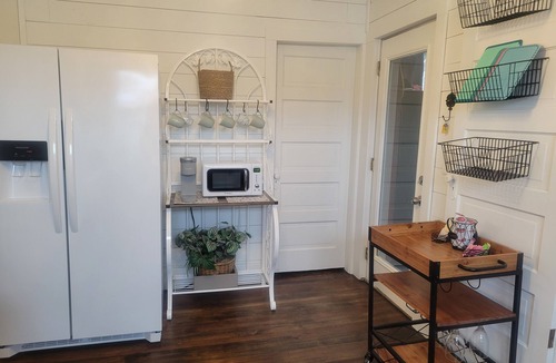 Paola House | Marie's Place, Cozy 2 bedroom house right off town square!
