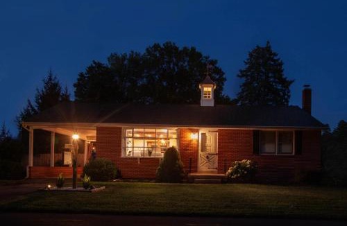 Maytown House | Marietta Home with Private Hot Tub, Pool Table!