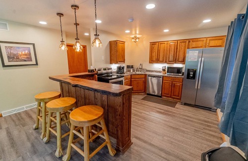 Ohiopyle Condo | Marietta's River Retreat - Central Ohiopyle Getaway with Hot Tub
