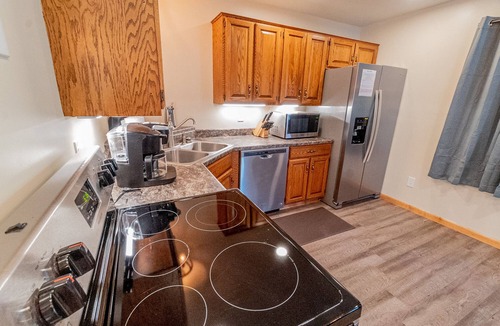 Ohiopyle Condo | Marietta's River Retreat - Central Ohiopyle Getaway with Hot Tub